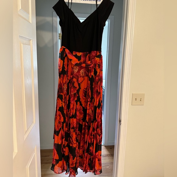 Fall Maxi Dress, size 16. Never worn. - Picture 2 of 2